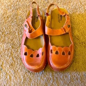 Womens clogs